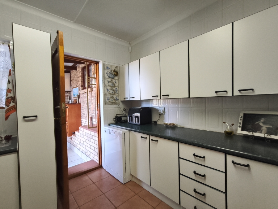 3 Bedroom Property for Sale in Jeffreys Bay Central Eastern Cape